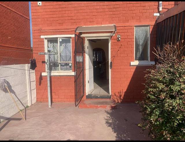 2 BEDROOM HOUSE FOR SALE IN WOODLANDS